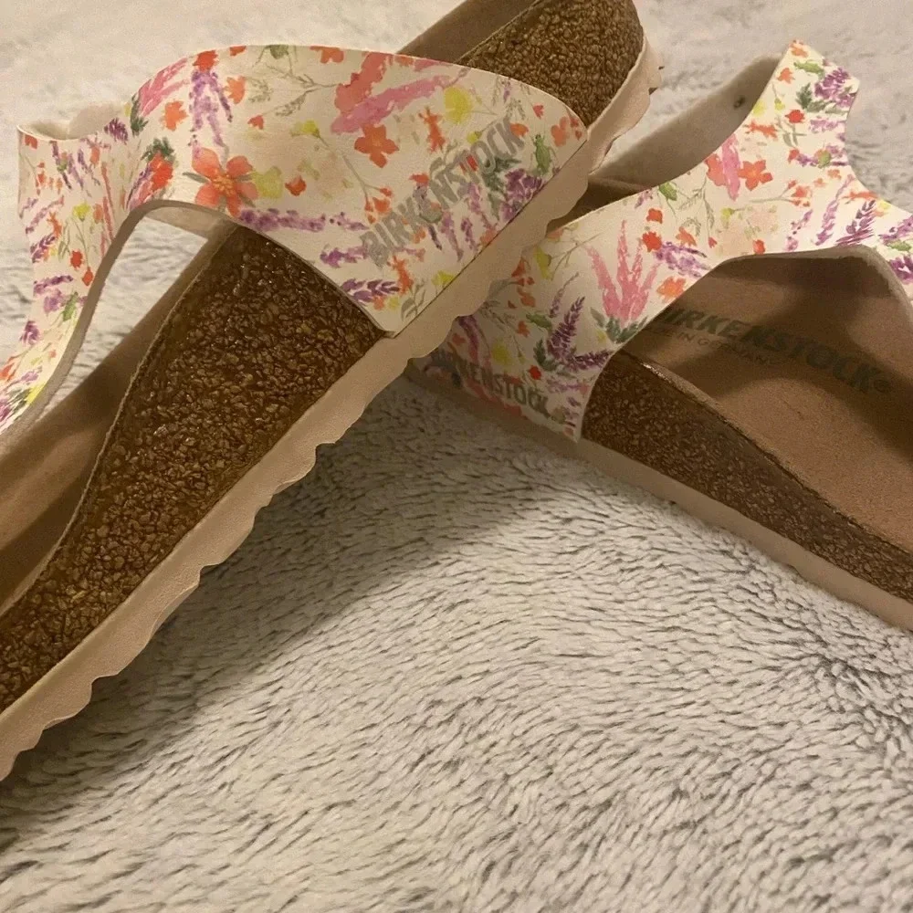 Birkenstock Gizeh vegan leather floral print sandals size 37. - Picture 3 of 8